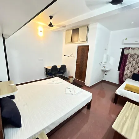 Cardiff Palace Pondicherry Room photo